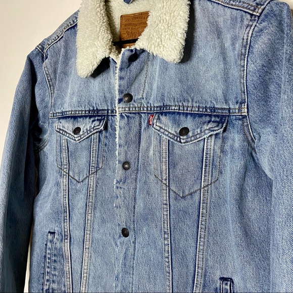 ❌SOLD❌Levi’s Sherpa Trucker Denim Jacket - Picture 2 of 8